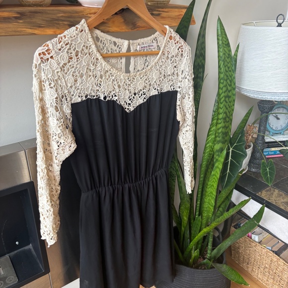 Jealous Tomato Lace and Chiffon Dress - Picture 2 of 5